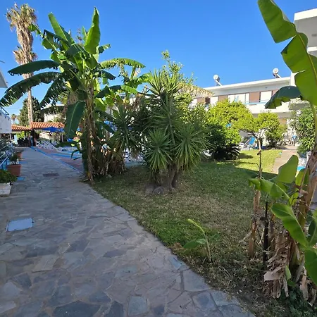 Aparthotel Yiannis And 3*
